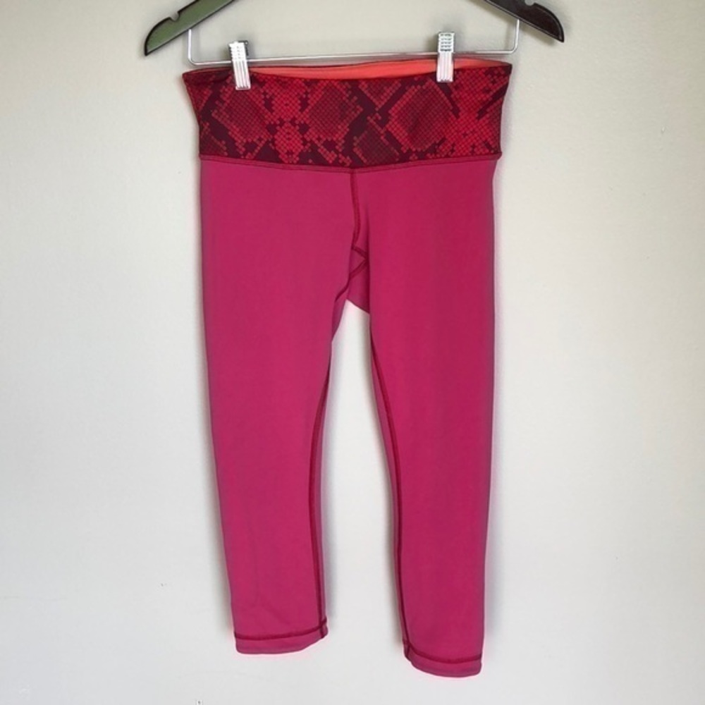 Lululemon Reverseable Crop Legging - image 1